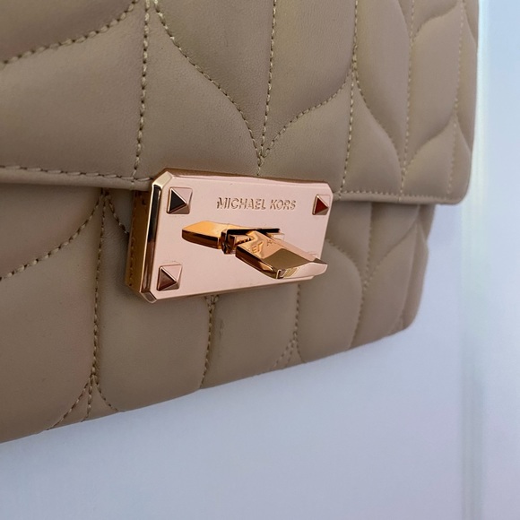 MICHAEL KORS beige padded leather clutch/shoulder bag with strap - Picture 5 of 12